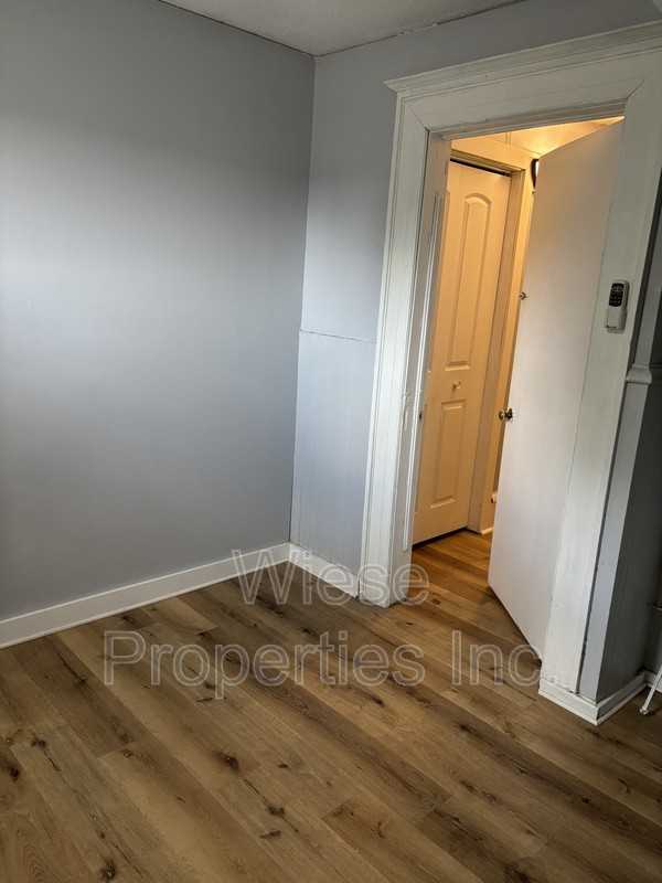 421 N 1st St - Photo 3 of 8