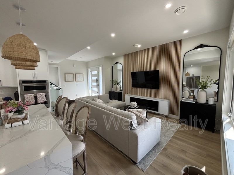 707 Raymer Ave - Photo 2 of 14