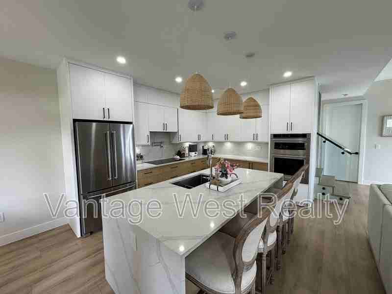 707 Raymer Ave - Photo 4 of 14