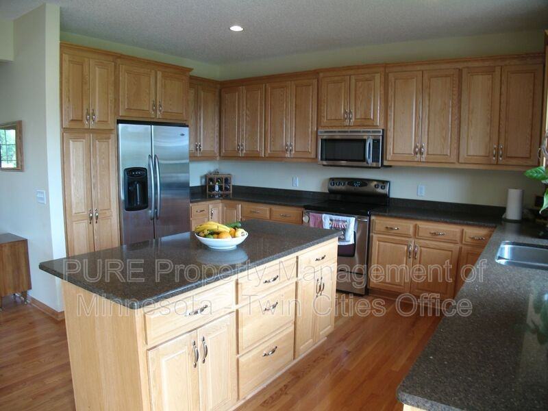 1331 Eagle Bluff Ct - Photo 3 of 14