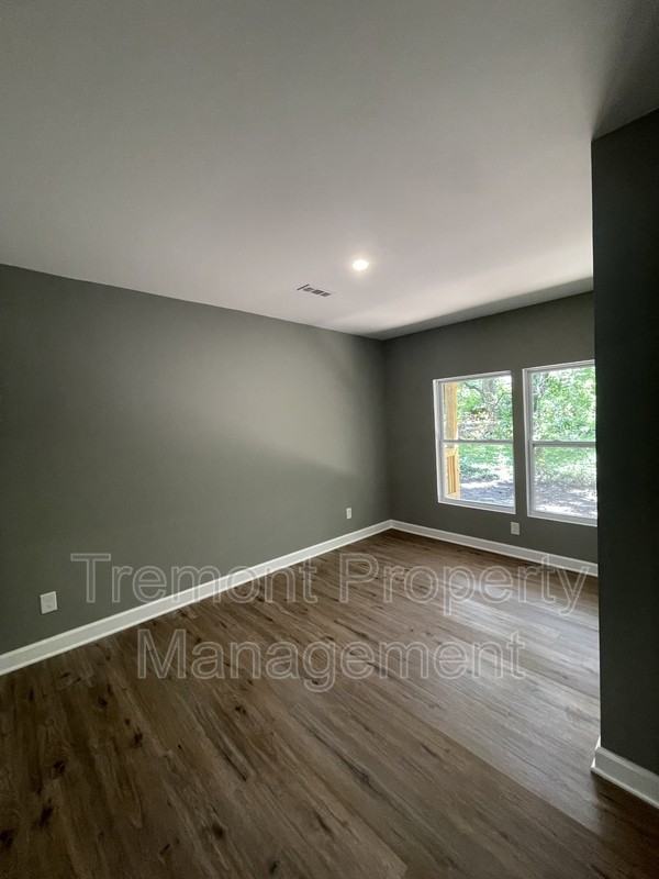 2110 Allin St - Photo 7 of 8