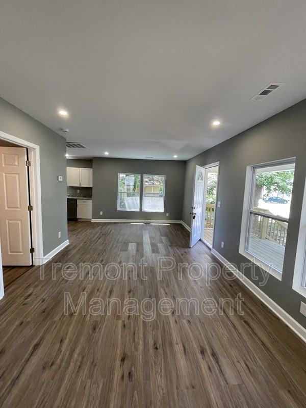 2110 Allin St - Photo 3 of 8