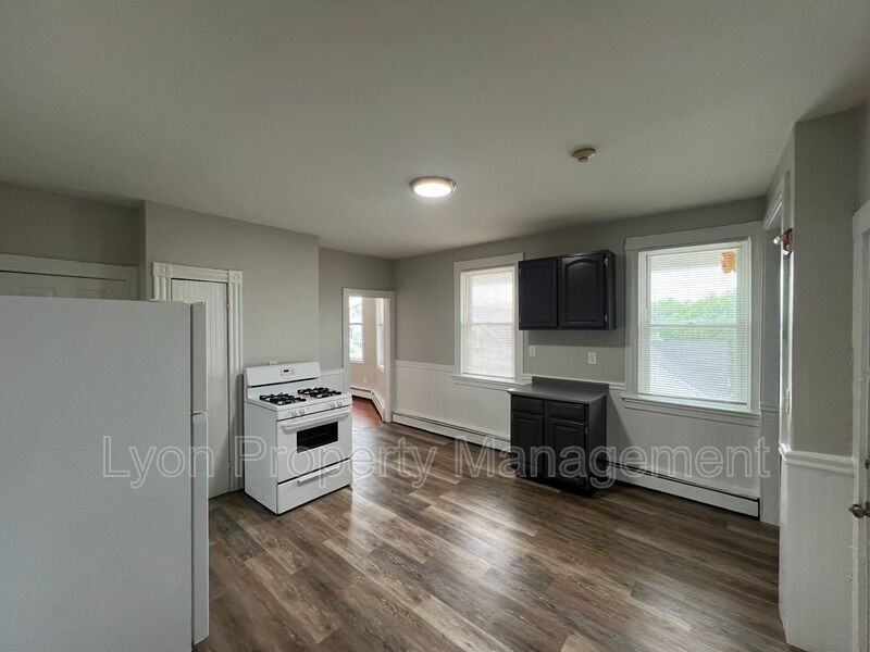 31 Greeley St #3R - Photo 2 of 10