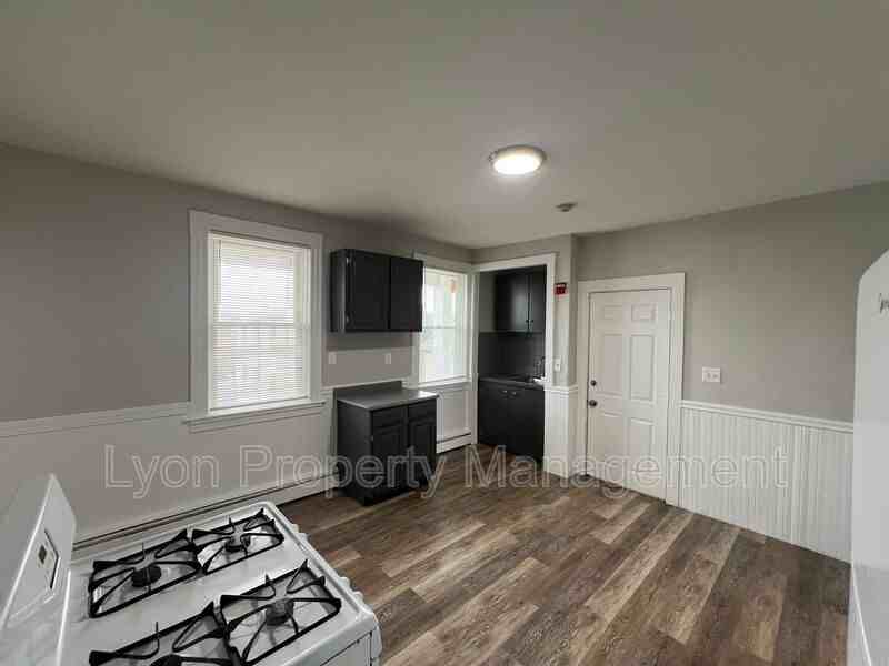 31 Greeley St #3R - Photo 3 of 10