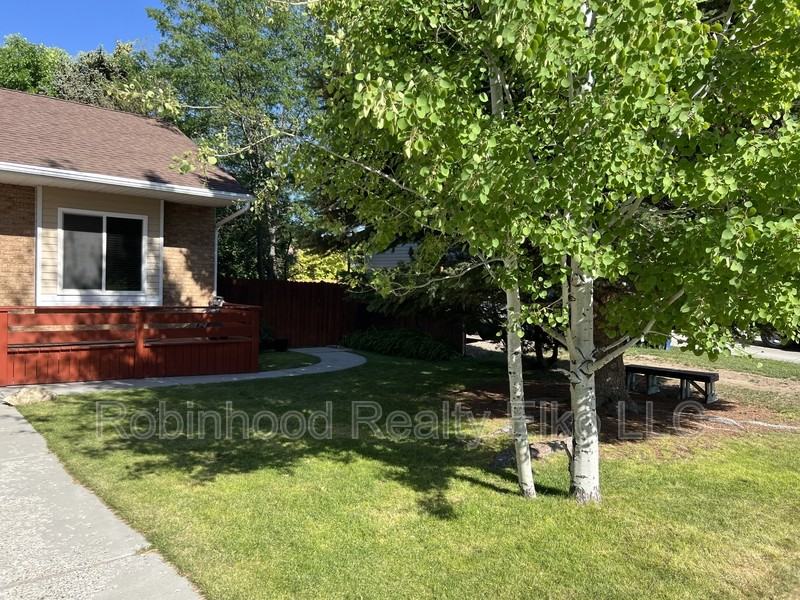 2324 Sierra Dr - Photo 3 of 44