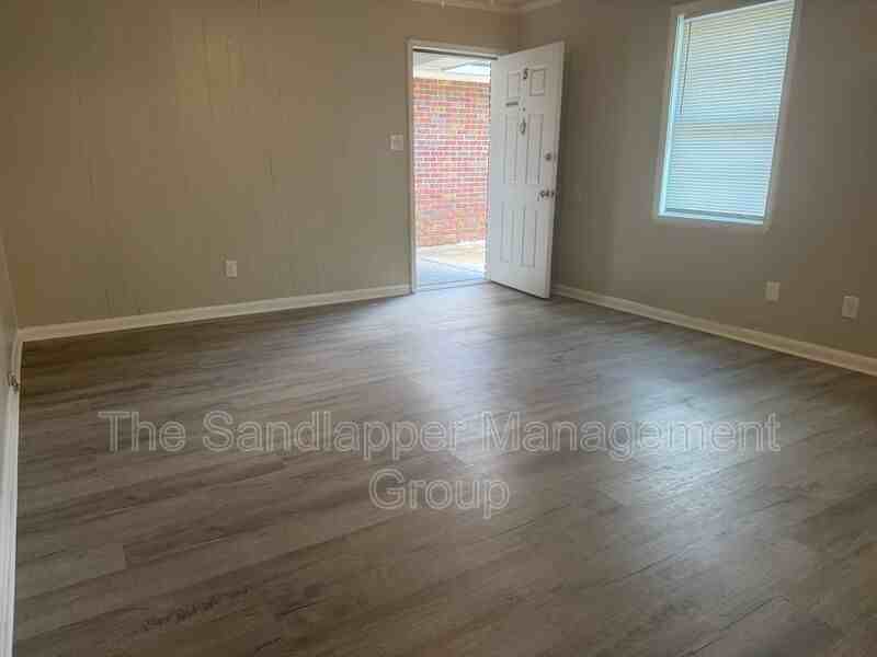 5061 Rockingham St - Photo 4 of 8