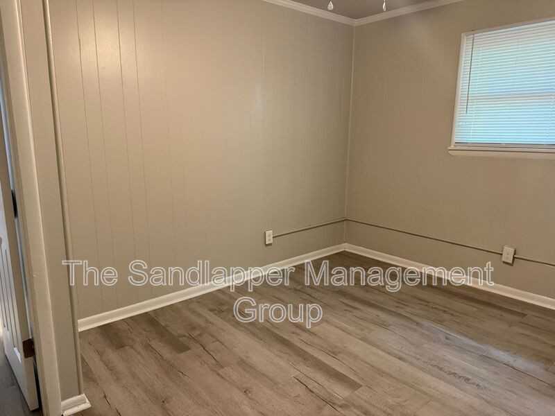 5061 Rockingham St - Photo 6 of 8