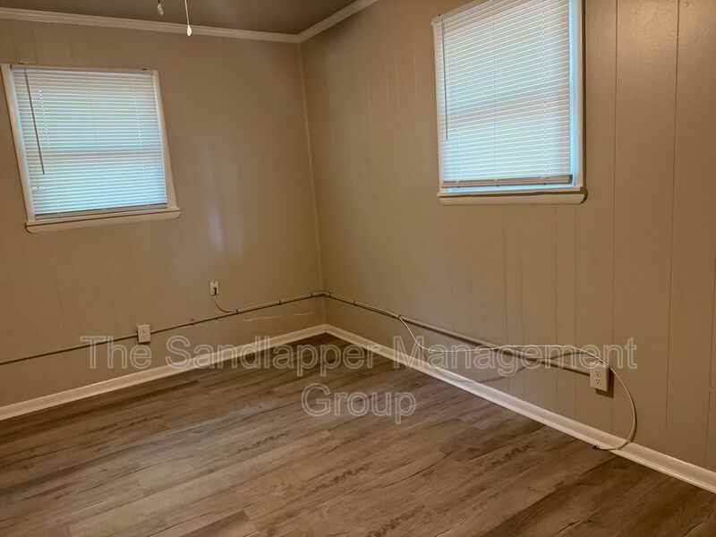 5061 Rockingham St - Photo 7 of 8