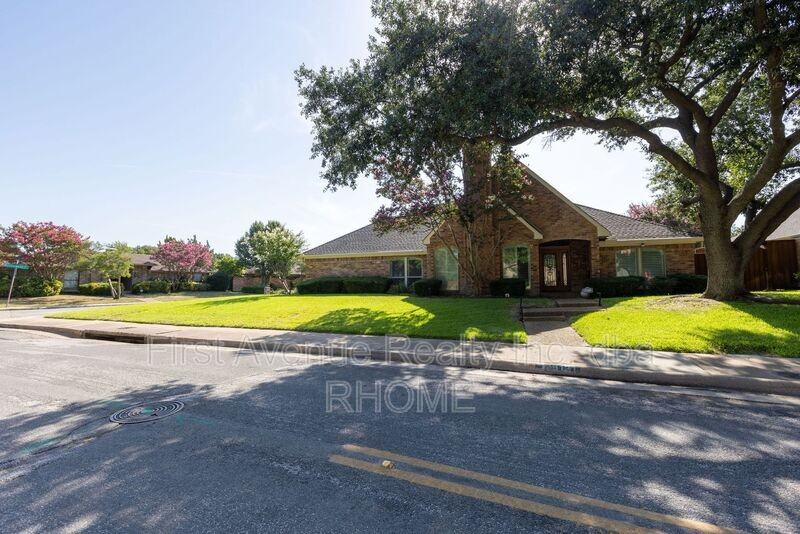 16121 Shadybank Dr - Photo 2 of 26