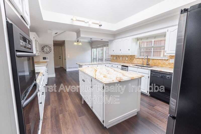 16121 Shadybank Dr - Photo 3 of 26