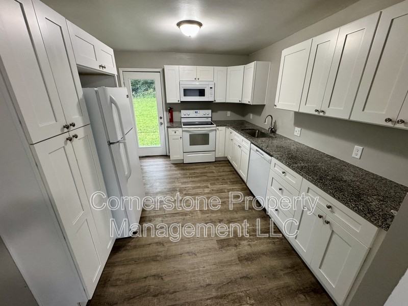 1521 W 22nd Ter - Photo 2 of 7