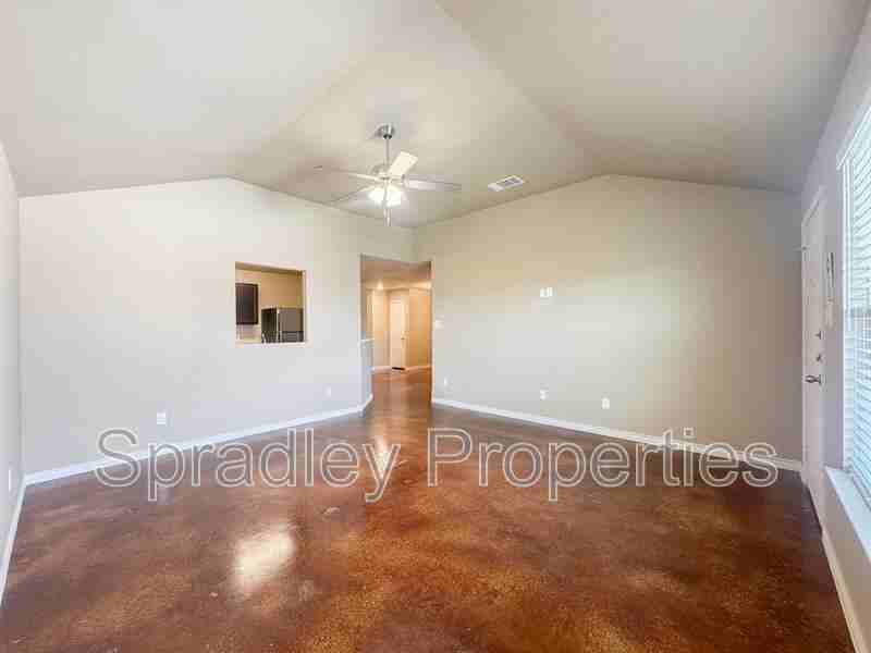 1012 Menard Ct Apt A - Photo 2 of 17