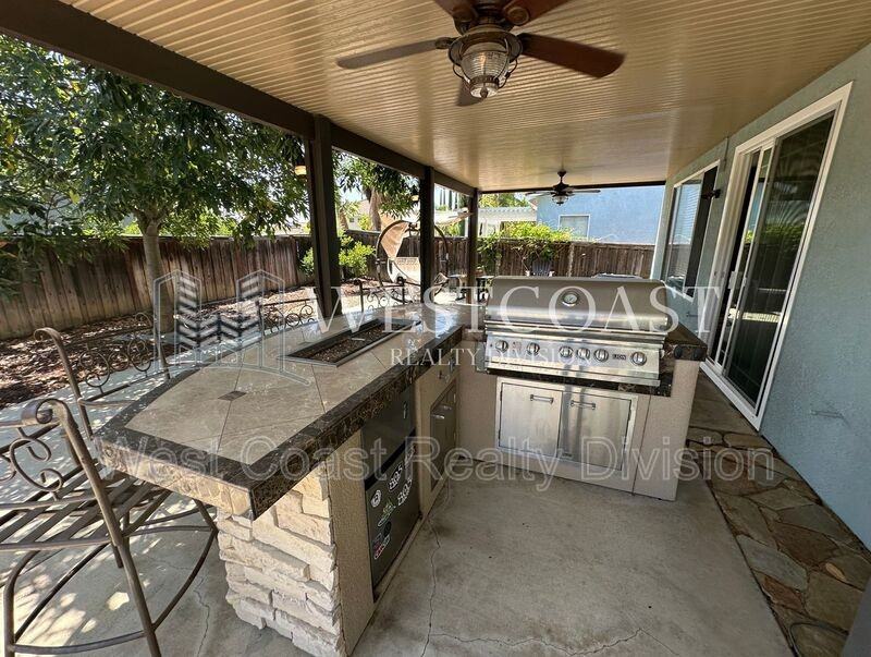 26719 Evergreen Ave - Photo 3 of 45