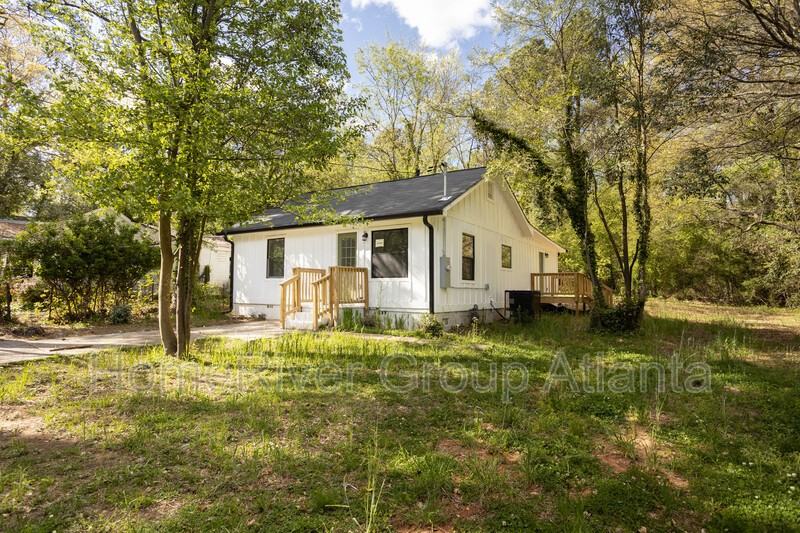 3363 Delmar Ln Nw - Photo 3 of 28