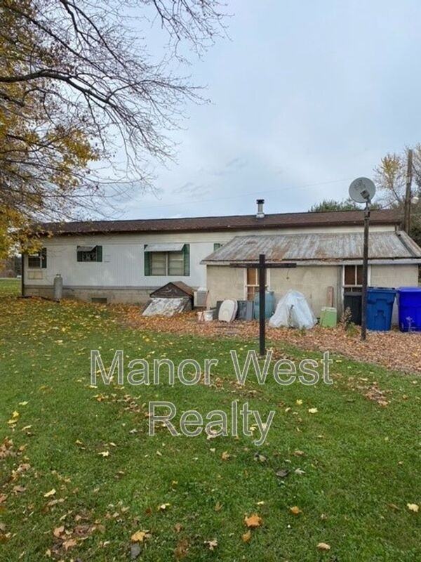 390 Smith Rd - Photo 3 of 15