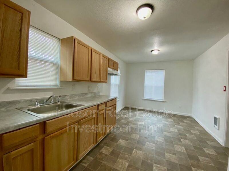 3042 Fulton Street - Photo 7 of 10
