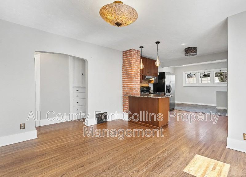 1106 Mathews St - Photo 2 of 17