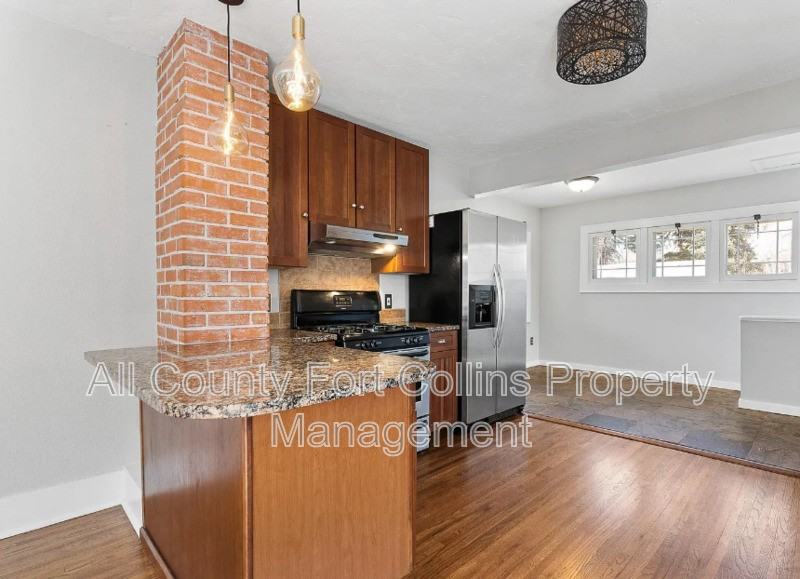 1106 Mathews St - Photo 3 of 17