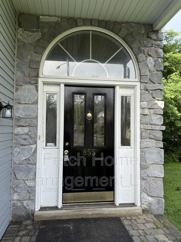 855 S Pearl St - Photo 2 of 50