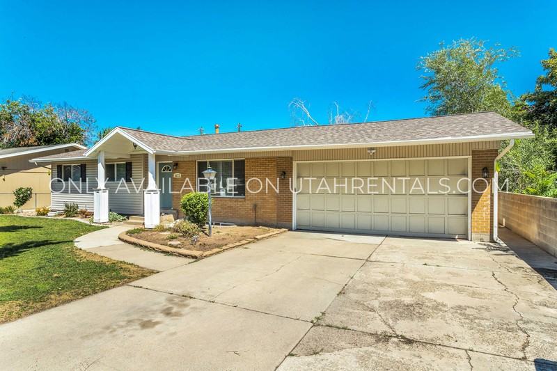 1671 E St - Photo 3 of 29