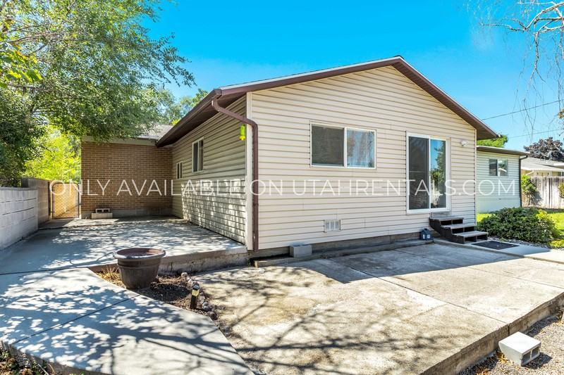 1671 E St - Photo 5 of 29
