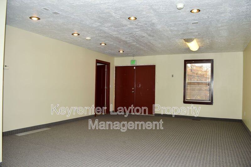 460 South Lake St - Photo 3 of 29