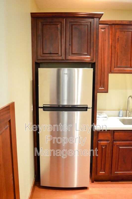 460 South Lake St - Photo 4 of 29