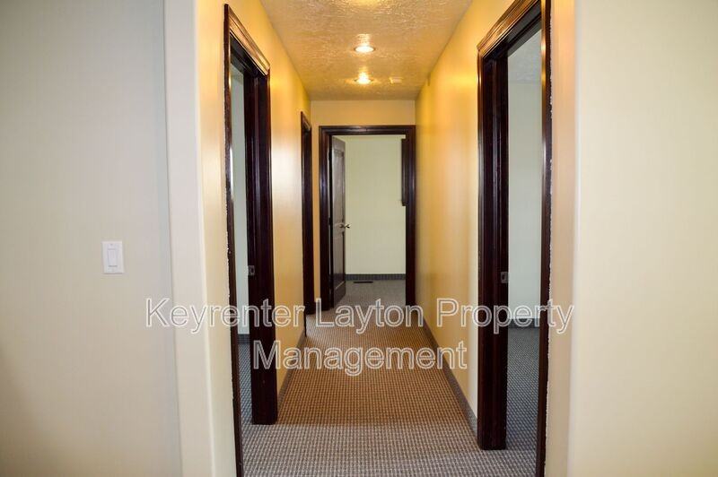 460 South Lake St - Photo 7 of 29