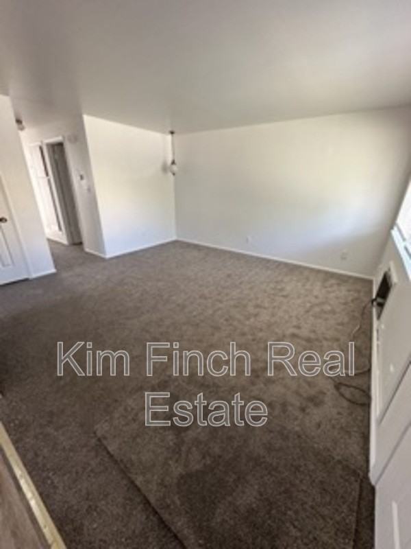 733 S Stubbs Ave - Photo 3 of 15