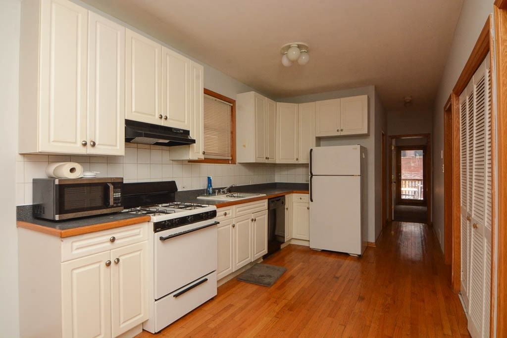 1445 W Cortez St #1 - Photo 2 of 20