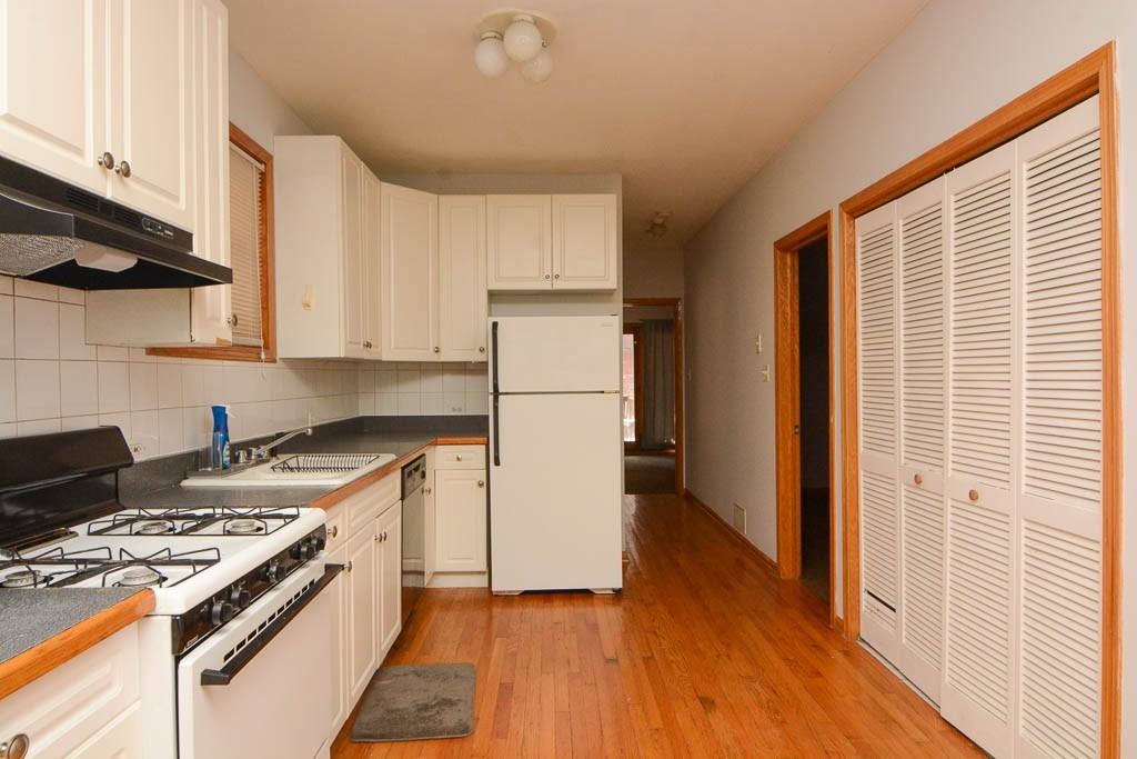 1445 W Cortez St #1 - Photo 3 of 20