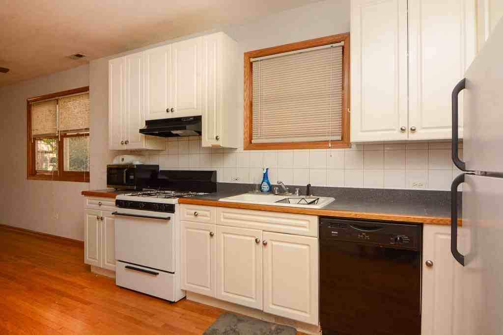 1445 W Cortez St #1 - Photo 4 of 20