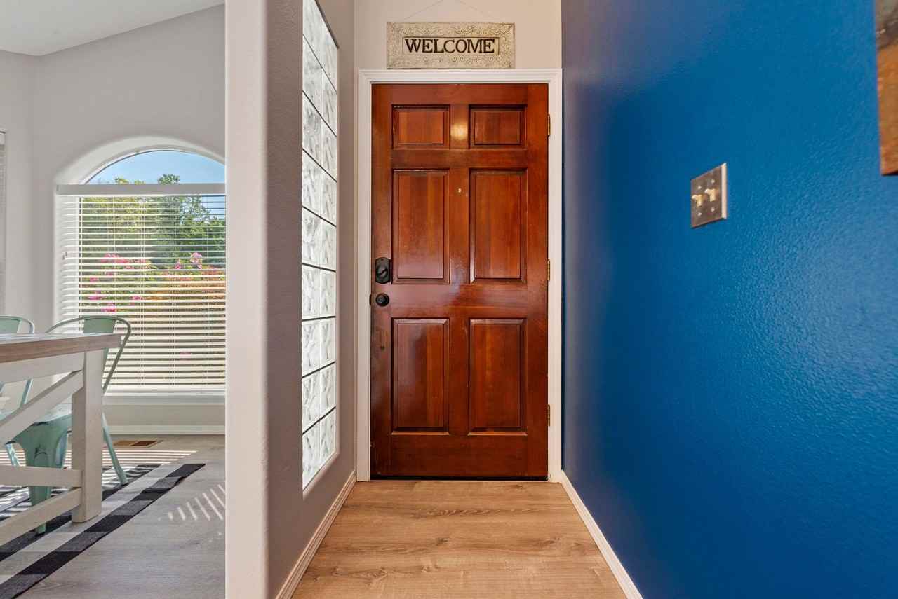 4877 Lakes Edge Pl - Photo 5 of 23