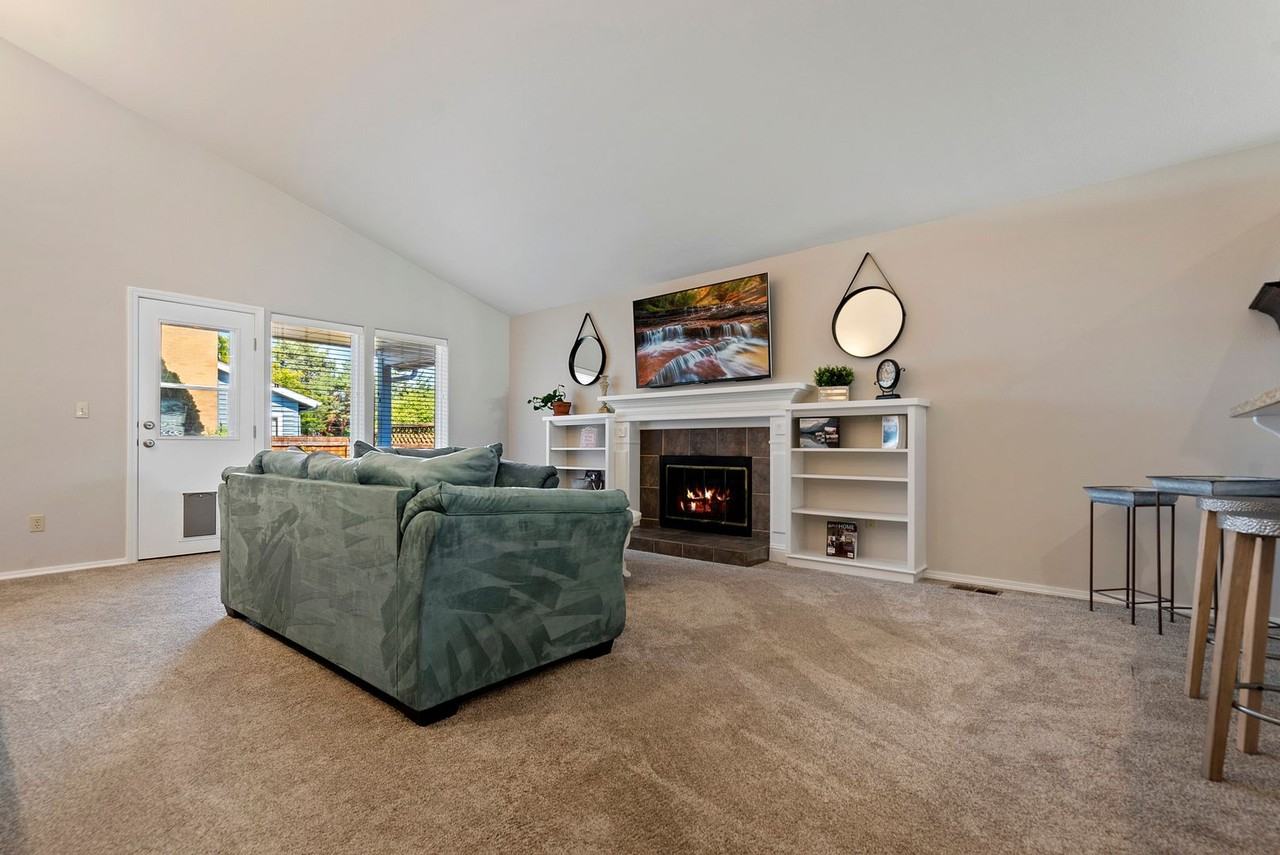 4877 Lakes Edge Pl - Photo 6 of 23