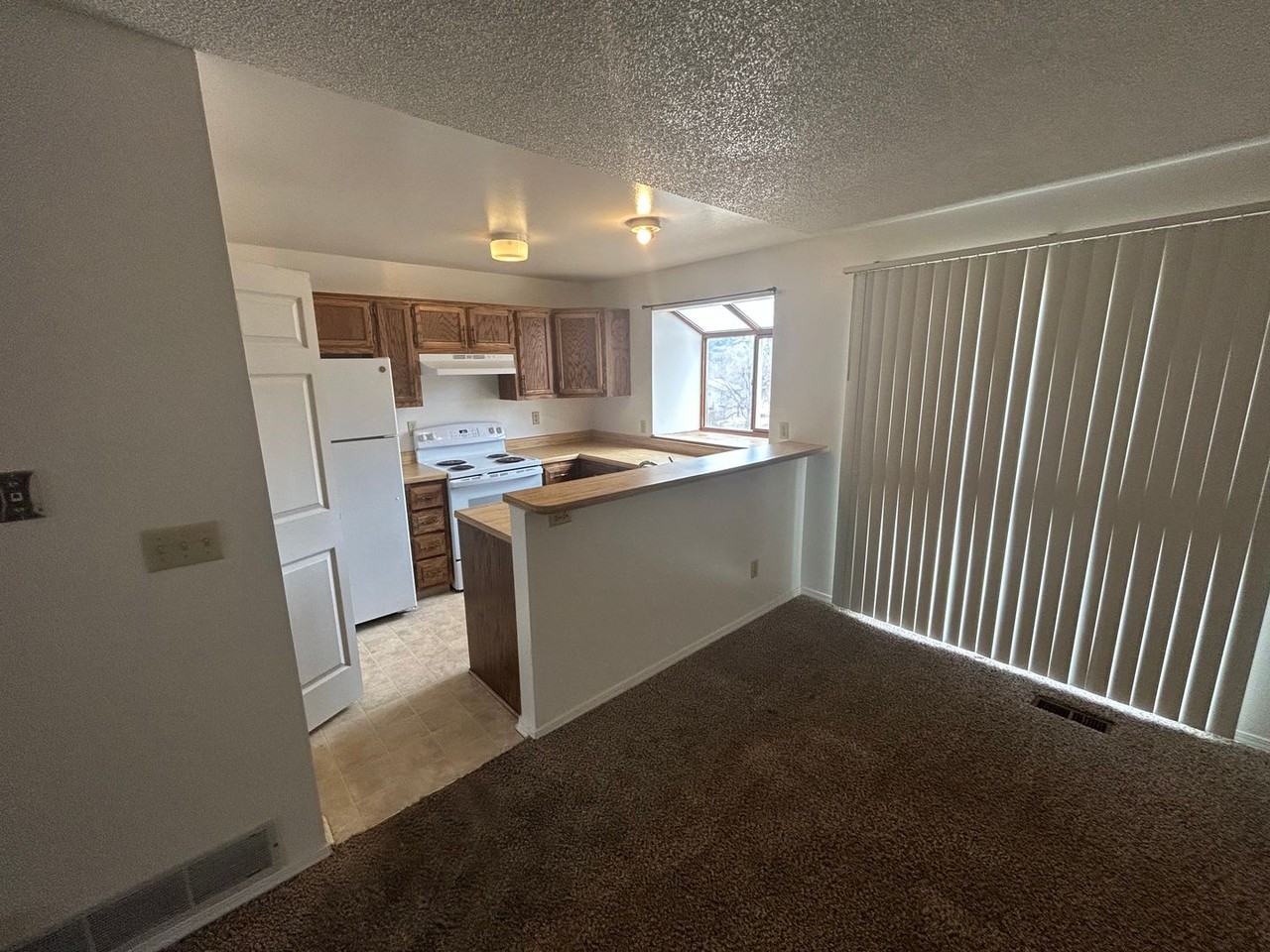 6846 Mountain Top Ln - Photo 3 of 20