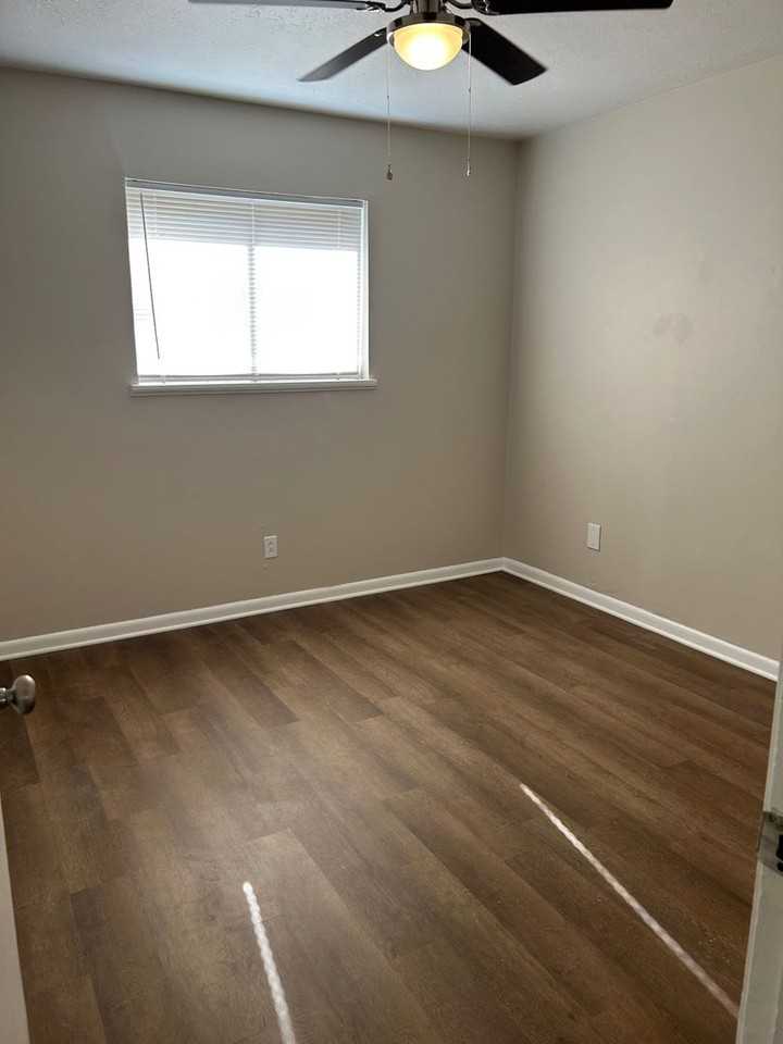 127 Monroe St - Photo 2 of 11