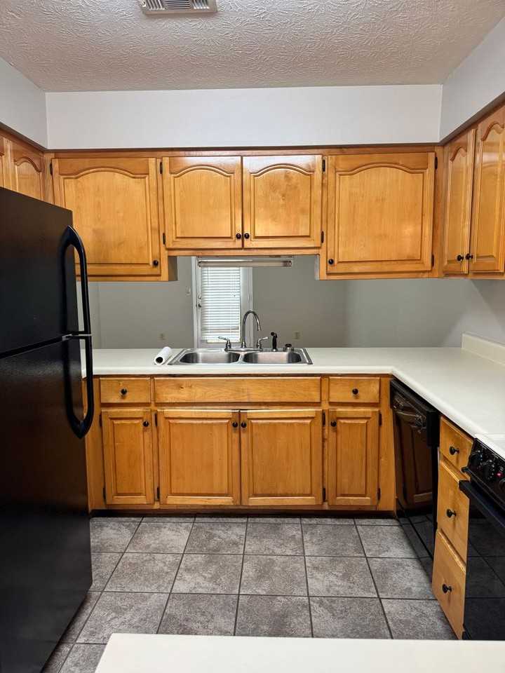 221 Rosalie Ct - Photo 3 of 17