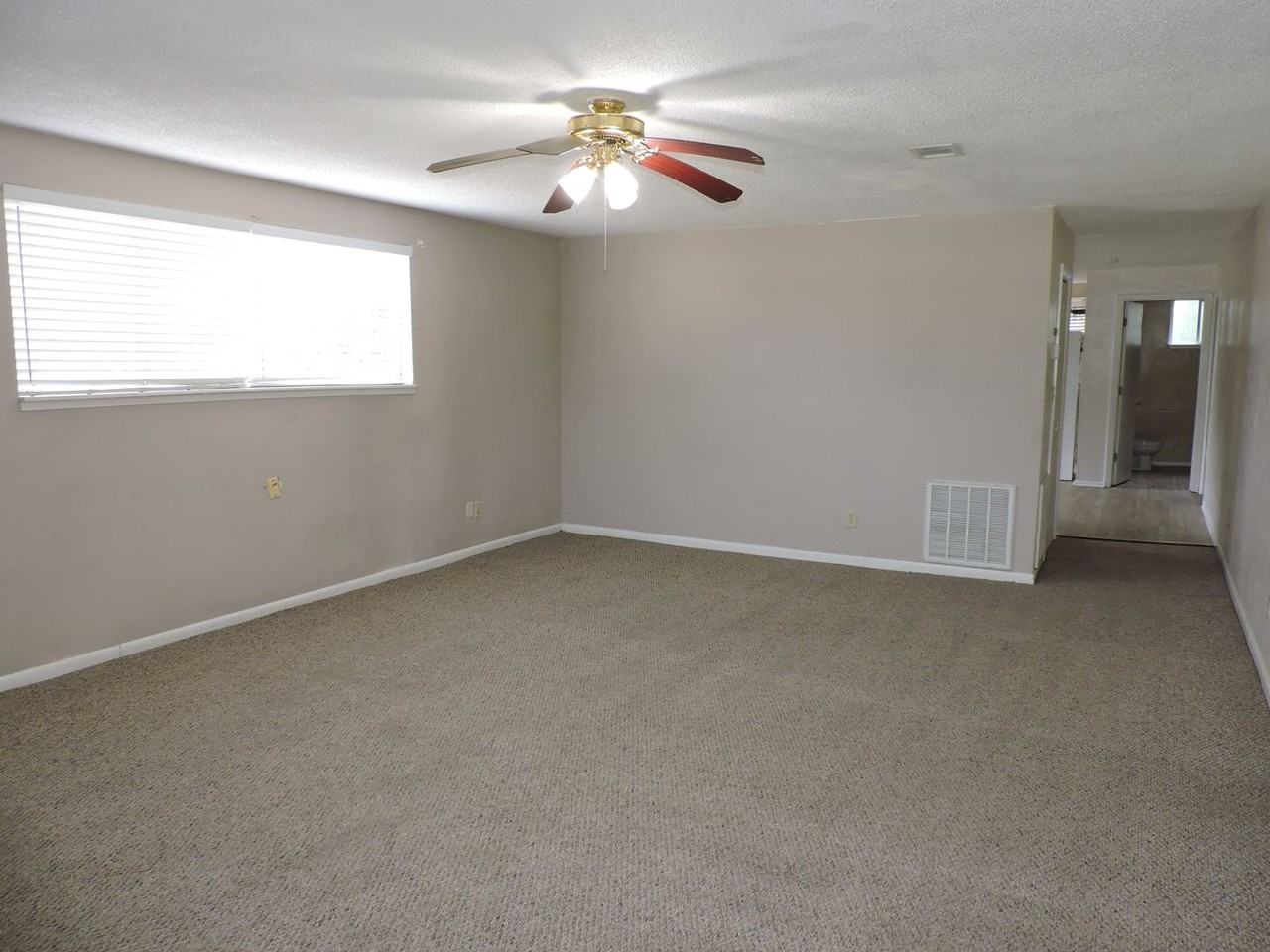 2108 W Lakeview Ave - Photo 2 of 21