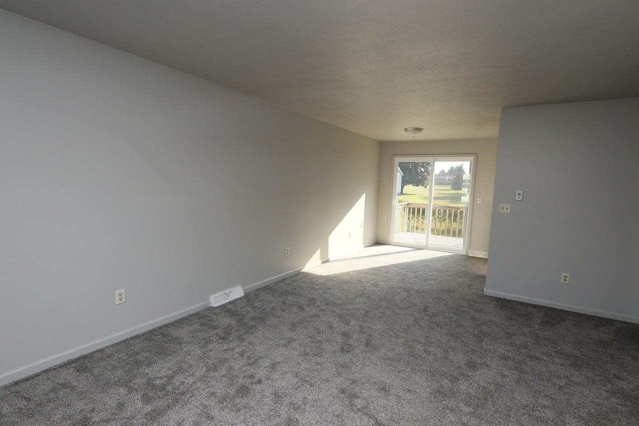 812 Antler Dr #A - Photo 2 of 9