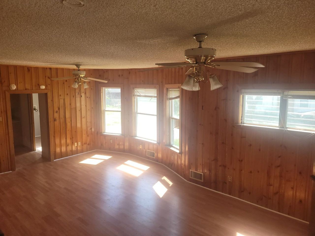 905 S 2nd St - Photo 2 of 15
