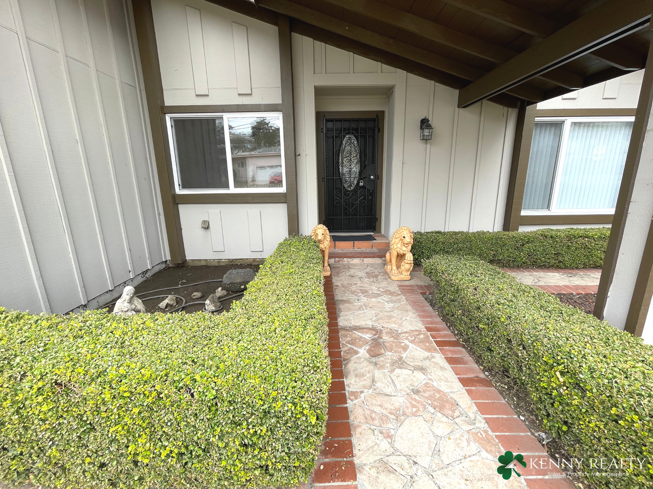 210 Monterey Rd - Photo 2 of 26