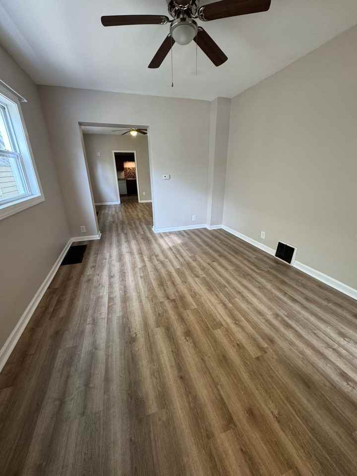 1158-1160 W 22nd St - Photo 3 of 17