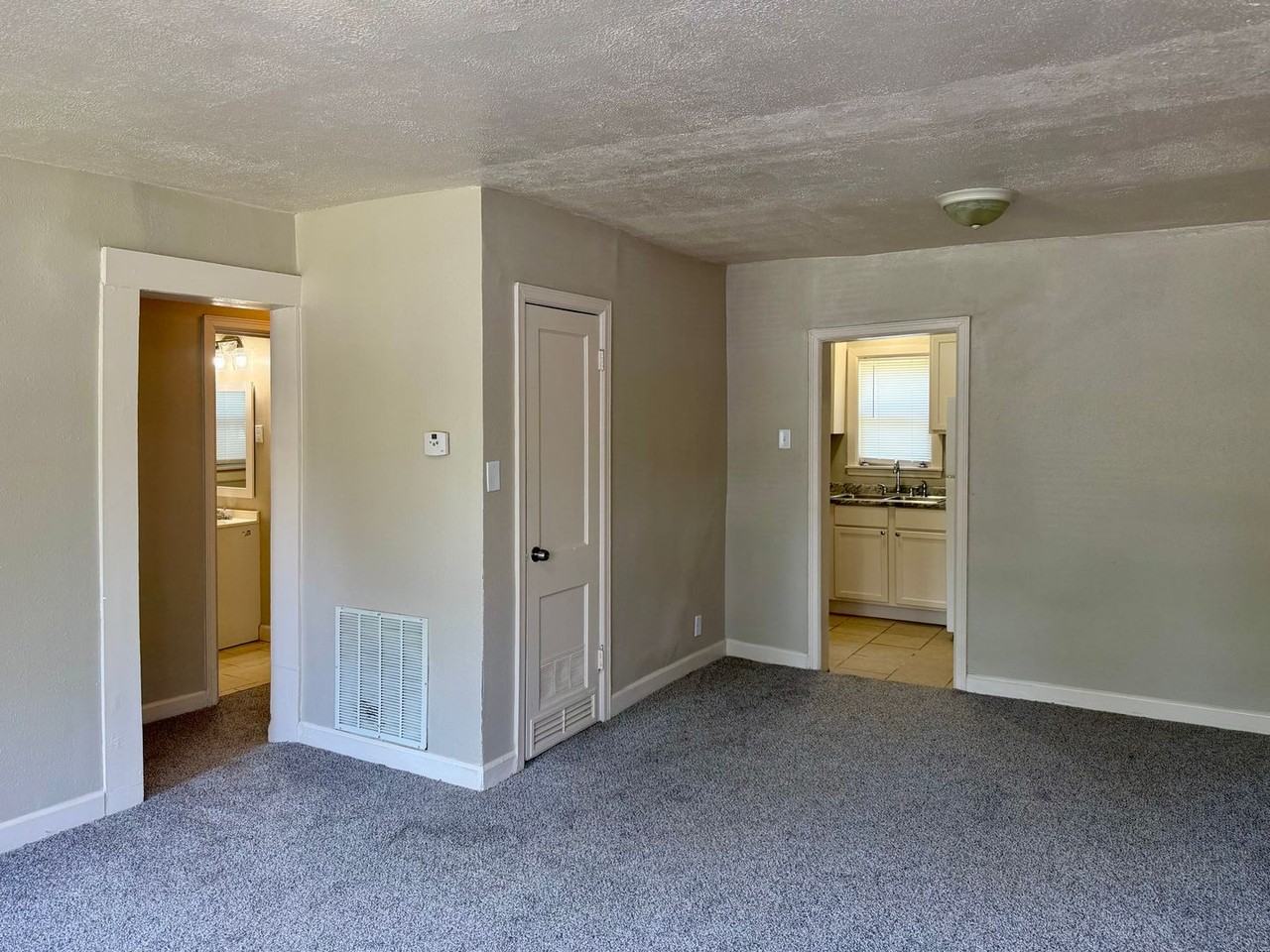 607 S Fountain St - Photo 2 of 9