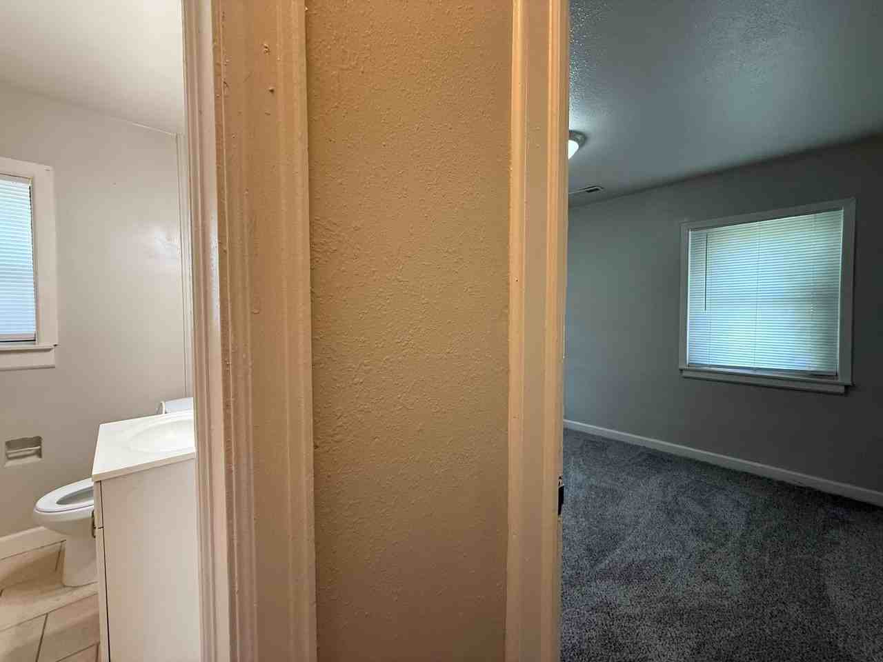 607 S Fountain St - Photo 3 of 9