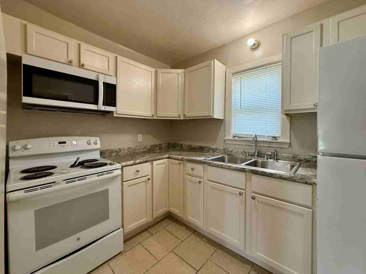 607 S Fountain St - Photo 7 of 9