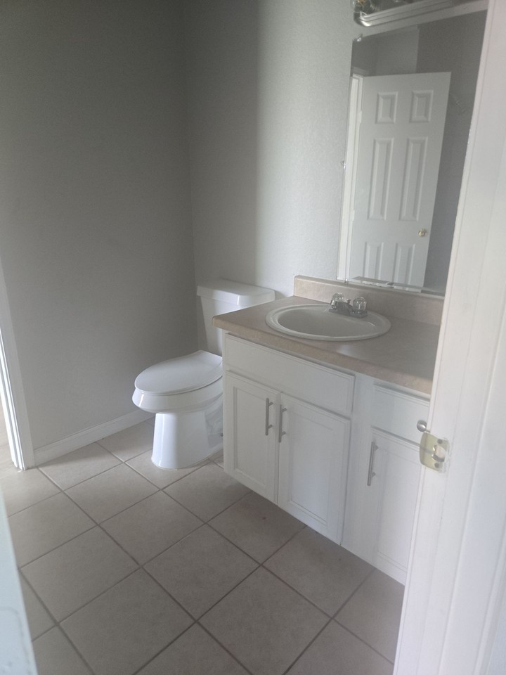 129 - 131 Collette Court - Vasantha Honeyman Coker Trust - Photo 2 of 8