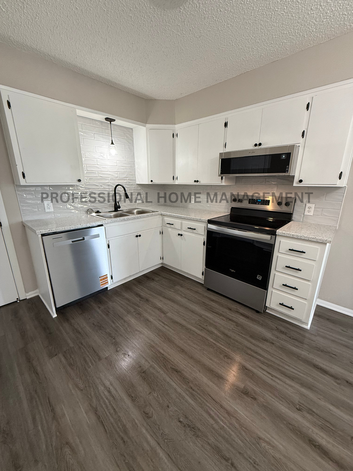 420 N Reno Ave - Photo 2 of 12