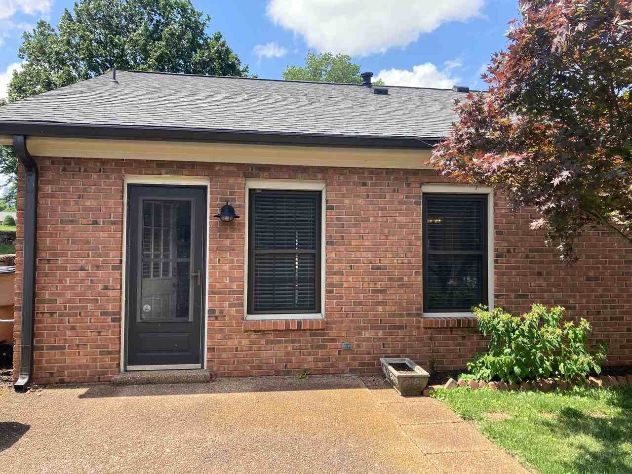 142 Academy Sq - Photo 2 of 14