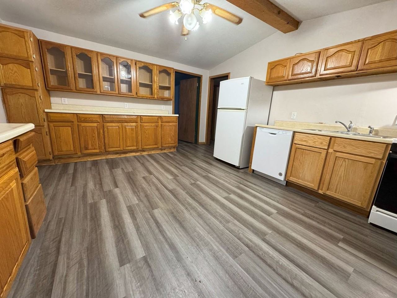 536 N Main St - Photo 2 of 8