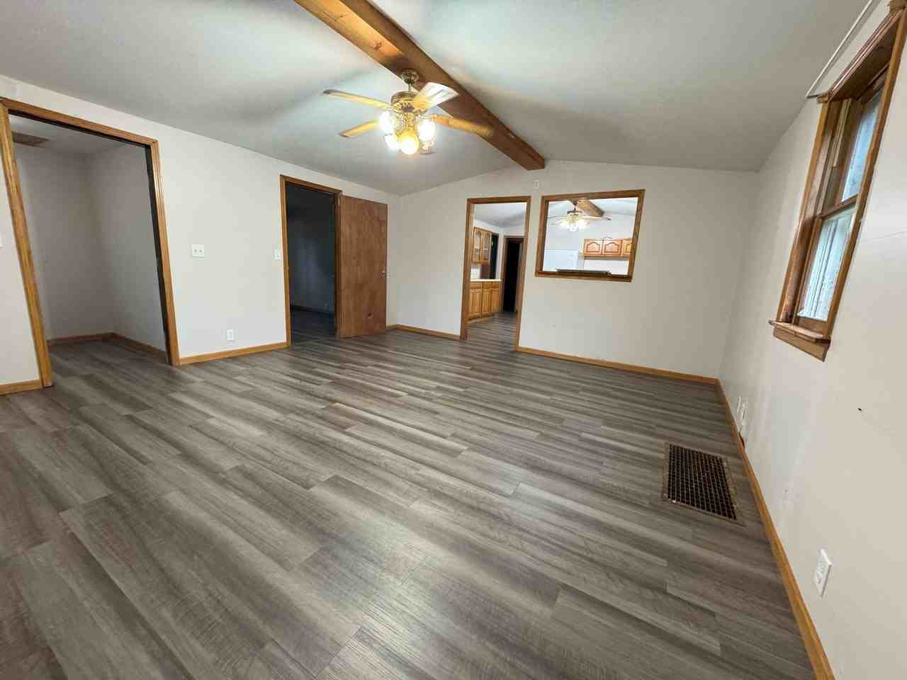 536 N Main St - Photo 3 of 8